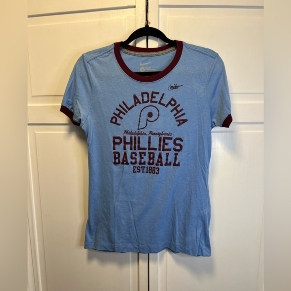 Nike Philadelphia Phillies Short Sleeve T-Shirt Size Womens Large Color Blue/Red
